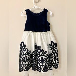 3T little girl dress. Like new!!!